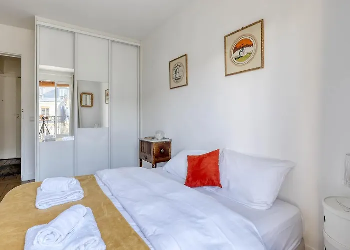 Апартаменты Ideal 1 Bd Flat With Balcony - 05 *