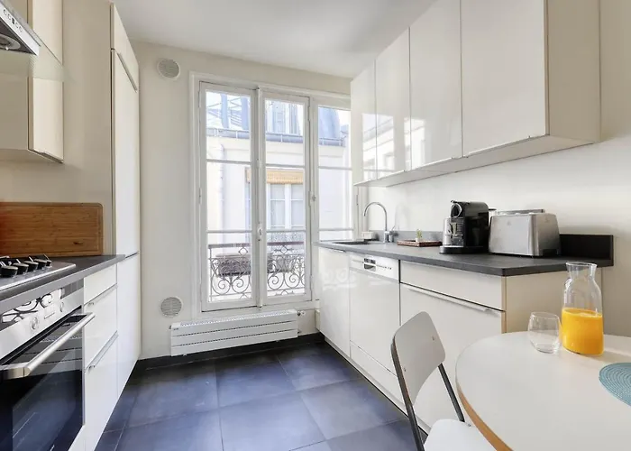 Ideal 1 Bd Flat With Balcony - 05 * Париж